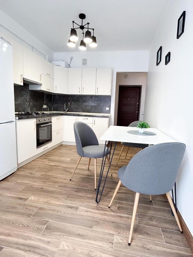 Apartment шевченка 60, семицвіт